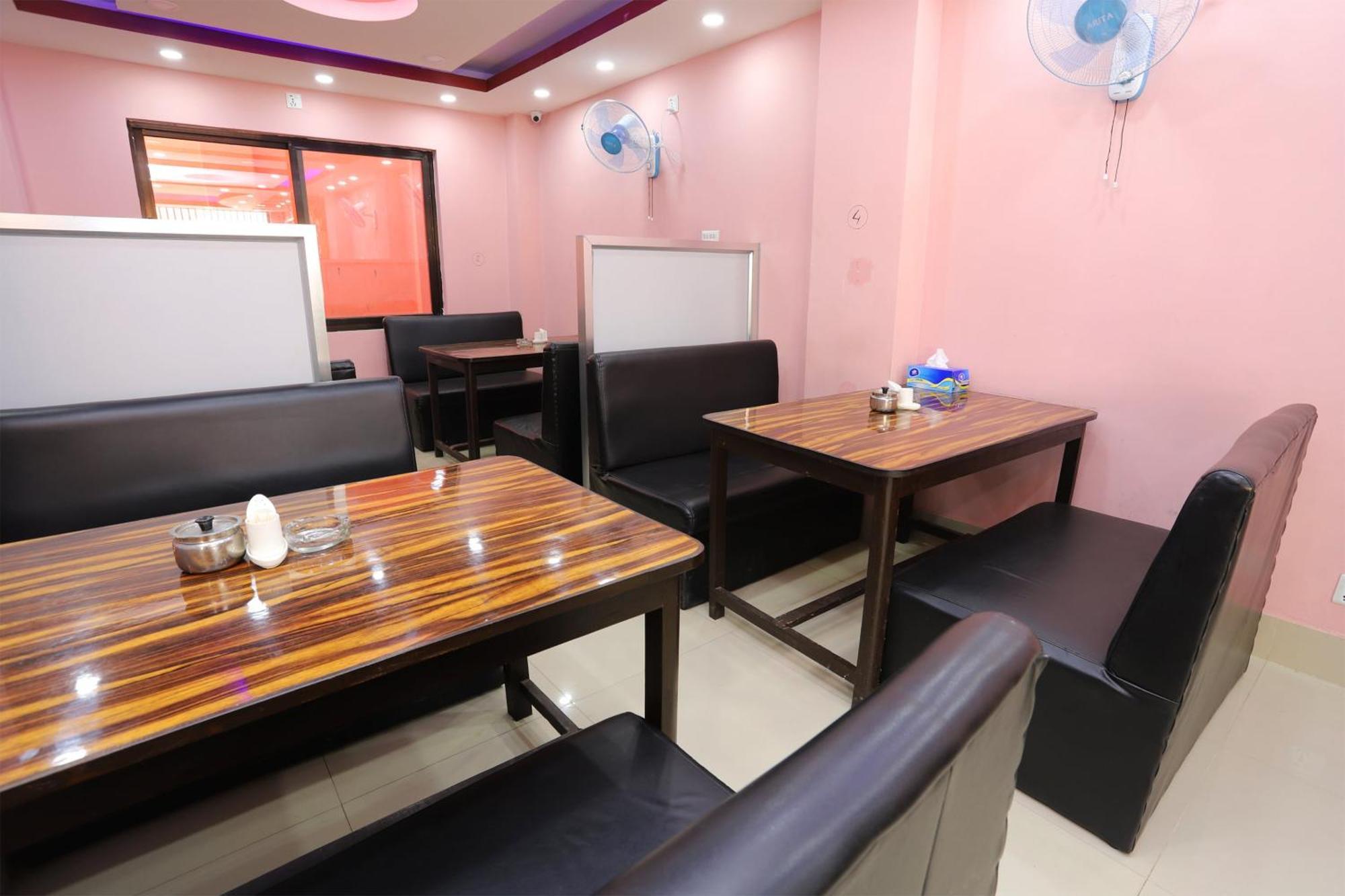 Oyo 137 Hotel Pranisha Inn Pashupatināth エクステリア 写真