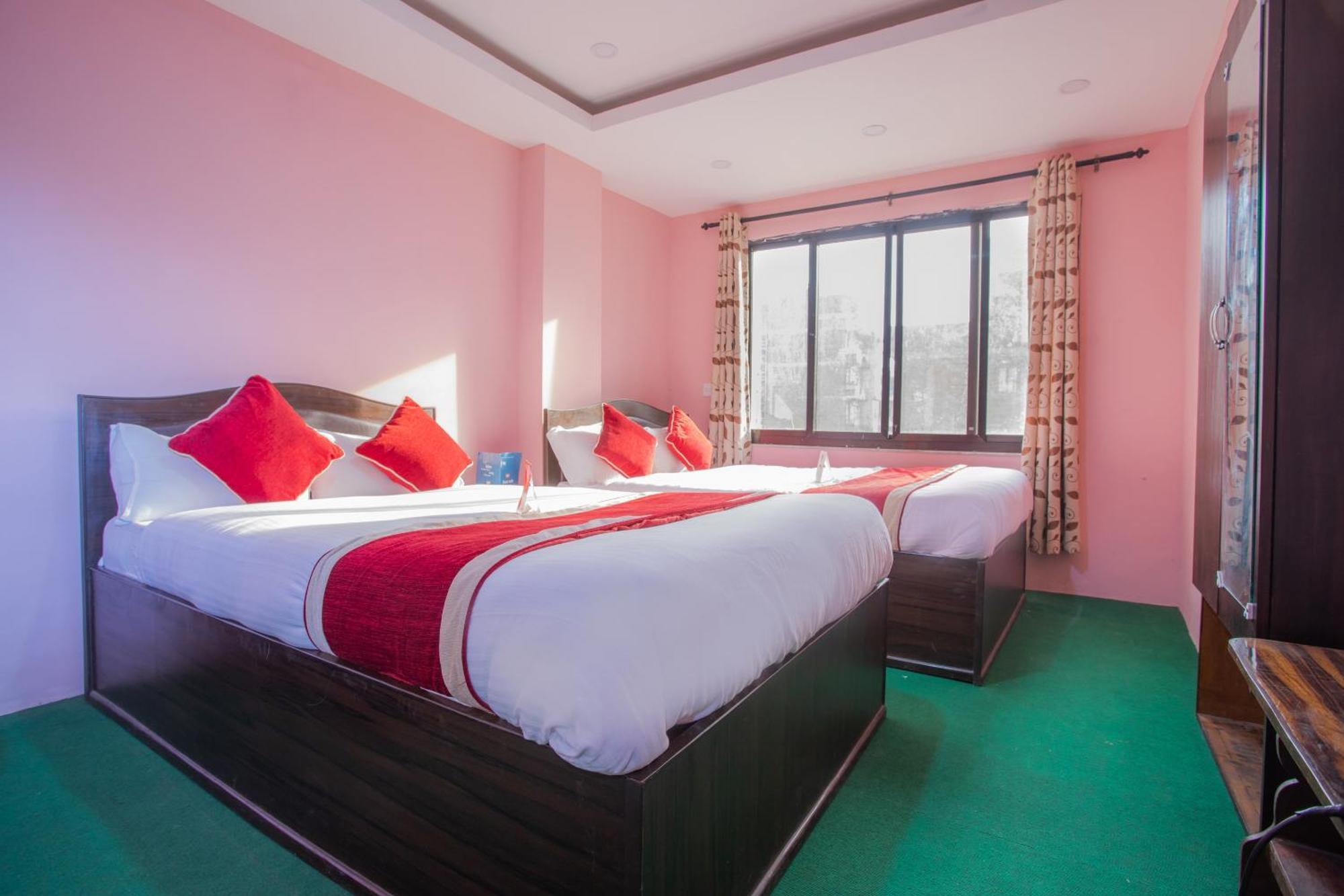 Oyo 137 Hotel Pranisha Inn Pashupatināth エクステリア 写真